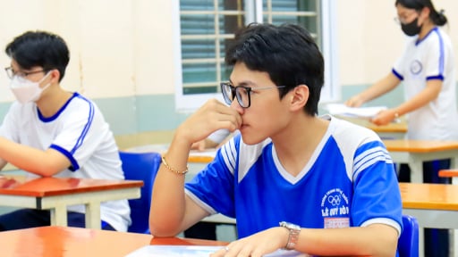 Điểm sàn khối ngành sức khoẻ 2025 giảm: 24 điểm khối B00, thí sinh có cơ hội thành bác sĩ?
