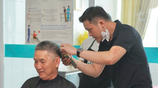 “Dũng tóc 0 đồng” ở Quảng Trị, người lan tỏa việc tử tế