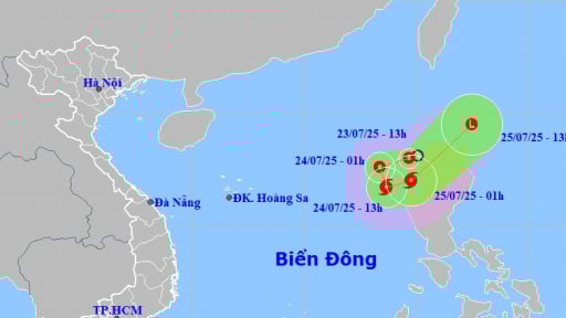 NÓNG: Áp thấp nhiệt đới trên biển Đông đang mạnh lên, khả năng ngày mai (24/7) trở thành bão số 4, di chuyển phức tạp
