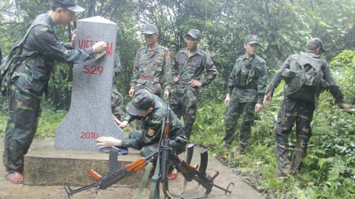 Bài dự thi 'Việt Nam trong tôi': Chạm vào cột mốc biên cương, thổn thức tình yêu nước giữa đất trời quê hương
