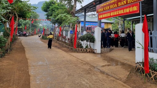 Internet miễn phí 'thắp sáng' bản nông thôn mới ở Sơn La