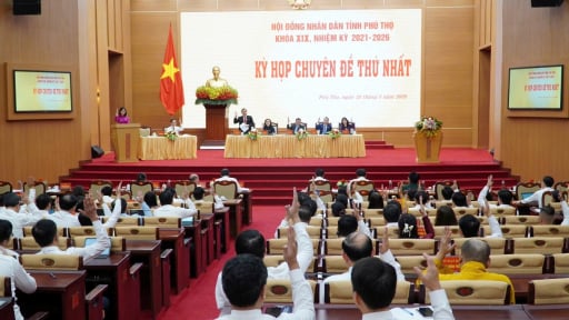 Phú Thọ hỗ trợ 2,4 triệu đồng cho cán bộ đi làm ở xa nhà sau sáp nhập