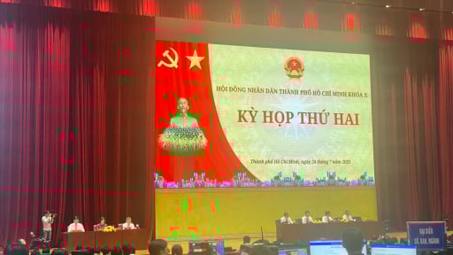 Kỳ họp thứ 2 HĐND TP.HCM khoá X: Những bước đầu tiên trong tầm vóc “siêu đô thị” để ổn định và hoàn thành mục tiêu 2025