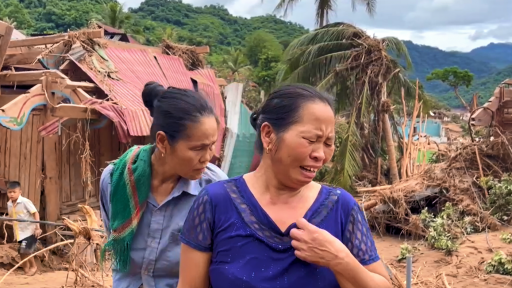 Chạy lũ trở về, người dân xã Mỹ Lý,Nghệ An khóc ròng vì nhà đã bị cuốn trôi hết