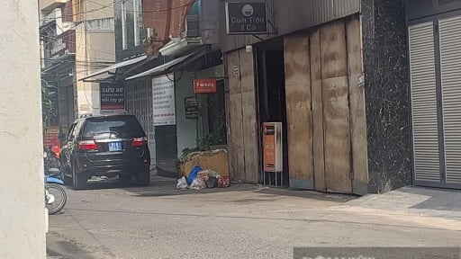 Điều tra vụ chiếc vali bốc mùi nghi bên trong là thi thể người đặt trước căn nhà trong hẻm