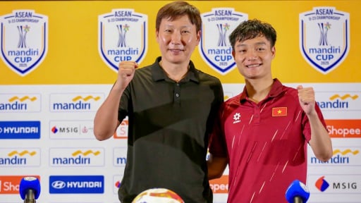 HLV Kim Sang-sik “cảnh báo' Viktor Lê?