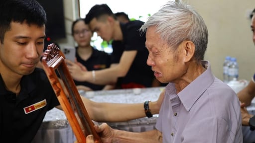 Xúc động chàng trai phục dựng ảnh anh hùng liệt sĩ: Mỗi bức ảnh một câu chuyện chạm đến trái tim triệu người!