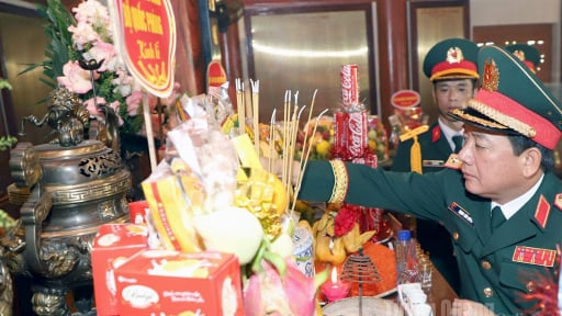 Đại tướng Trịnh Văn Quyết dự Lễ truy điệu và an táng các Anh hùng Liệt sĩ tại Nghĩa trang Liệt sĩ Quốc gia Vị Xuyên