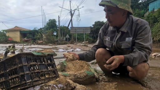 Hàng hóa thành rác thải, tiểu thương ở khu chợ sầm uất nhất miền Tây Nghệ An trắng tay sau lũ