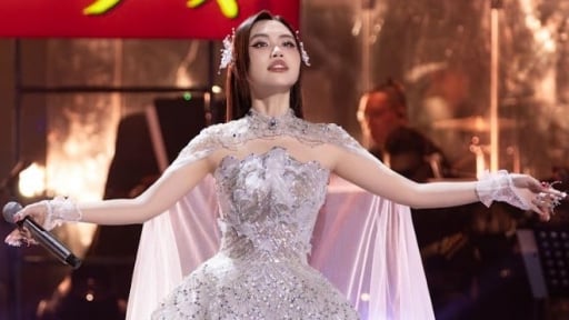 Phương Mỹ Chi kể chuyện 'bó đũa' bằng 5 thứ tiếng, lọt Top 3 tại Chung kết Sing!Asia 2025 