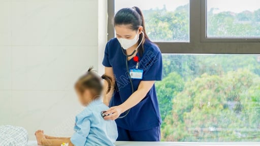 Bé 2 tuổi ngộ độc hóa chất vì sai lầm thường gặp của người lớn