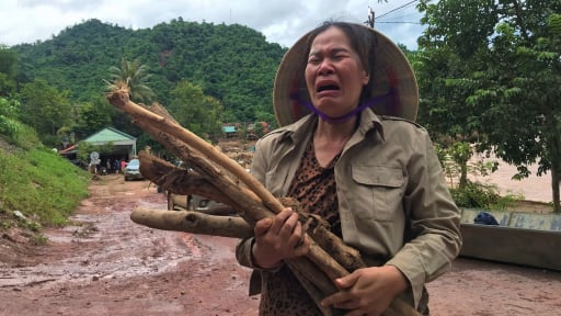 Tiếng khóc xé lòng vang vọng bên dòng Nậm Nơn sau trận lũ lịch sử