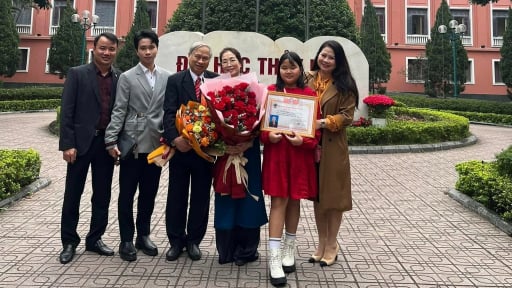 Gia đình có 3 thế hệ học cùng trường đại học lớn ở Hà Nội: Ông ngoại là giáo sư, hiệu trưởng quyết đoán
