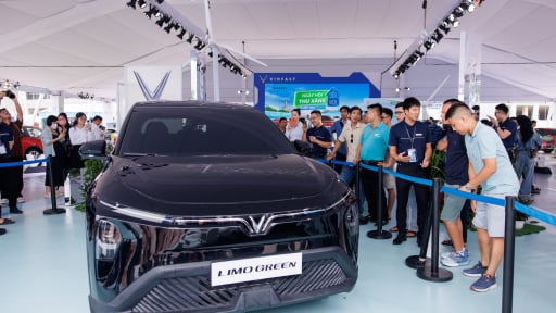 Cơ hội đổi từ xăng sang điện cho tài xế dịch vụ tại “Ngày hội xanh - Thu xe xăng, Lên đời xe xanh”