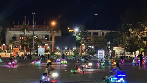 Xe điện mini tràn lan tại công viên Đà Nẵng: Tai nạn rình rập