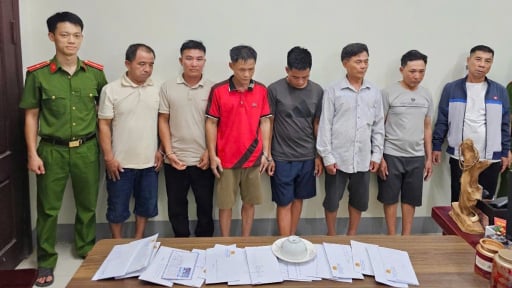 Cảnh sát hình sự triệt phá sới bạc giữa sông Lam
