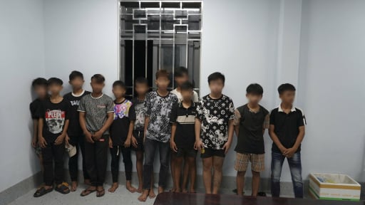 Khởi tố 16 bị can vì hẹn nhau giải quyết mâu thuẫn với nhiều hung khí nguy hiểm