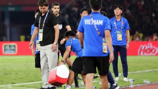 Cựu trợ lý của HLV Park Hang-seo 'minh oan' cho HLV Kim Sang-sik