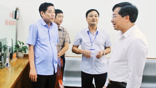 Bí thư Tỉnh ủy Nguyễn Văn Gấu nắm tình hình vận hành bộ máy chính quyền địa phương 2 cấp tại 1 xã, 2 phường