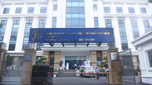 Hà Nội: Sẽ xử lý cán bộ, nhân viên nhận hối lộ, cố tình gây phiền hà để người dân phải tìm đến “cò làm giấy tờ”