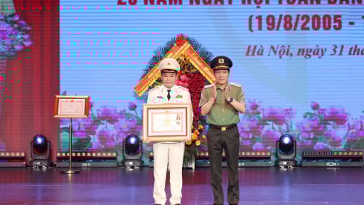  Công an Hà Nội đón nhận Huân chương Chiến công, Trung tướng Nguyễn Thanh Tùng được tặng Huân chương Quân công