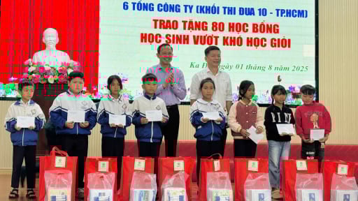 Hội Nông dân tỉnh Lâm Đồng phối hợp với doanh nghiệp trao học bổng cho học sinh và tặng quà cho nông dân