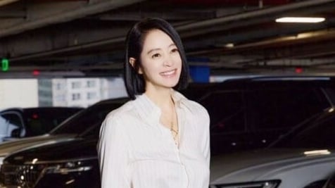 Sắc vóc vượt thời gian của Kim Hye Soo