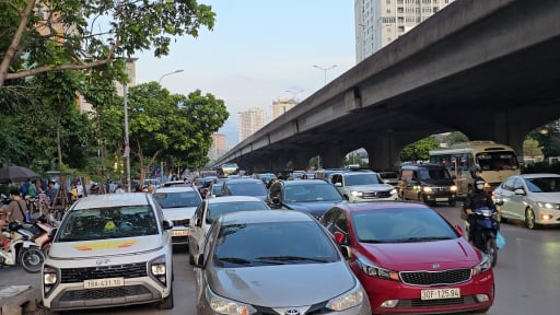 10 ngày sau phản ánh và liên hệ, UBND phường Định Công vẫn 'im hơi lặng tiếng', đoạn đường Nguyễn Xiển vẫn 'hỗn loạn'