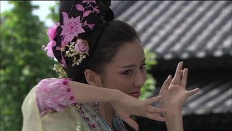 Hòa Thân đã lấy bao nhiêu phi tần của Càn Long để lập làm thiếp?
