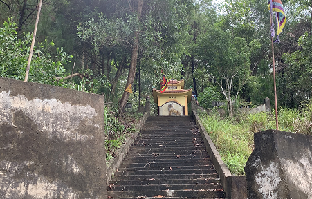 Miếu Tiên cô trên núi Mụ Dạ có tấm bia đá cổ do vua Thiệu Trị nhà Nguyễn soạn, chuyện lạ có thật ở Nghệ An
