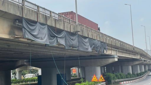 'Nóng' tình trạng ùn tắc Vành đai 3 trên cao: Bao giờ sửa chữa mới xong?