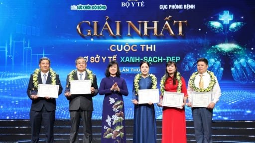 Bộ trưởng Bộ Y tế: Cơ sở y tế cần xanh môi trường, sạch nhiễm khuẩn, đẹp ứng xử với bệnh nhân