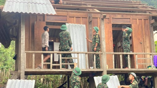 Đồng bào dân tộc Bru-Vân Kiều ở Quảng Trị đón nhà mới kiên cố, từng bước rời xa nhà tạm, dột nát