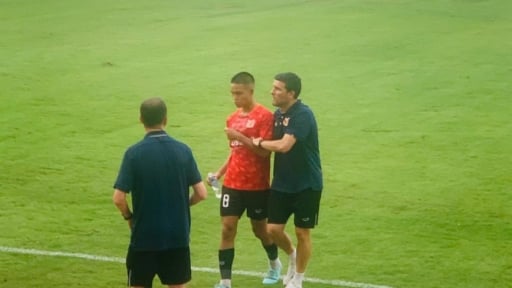 Tiền vệ Việt kiều Chung Nguyen Do bị 'sốc'