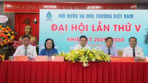 Ông Chu Phạm Ngọc Hiển tái đắc cử chức vụ Chủ tịch Hội Nước và Môi trường Việt Nam
