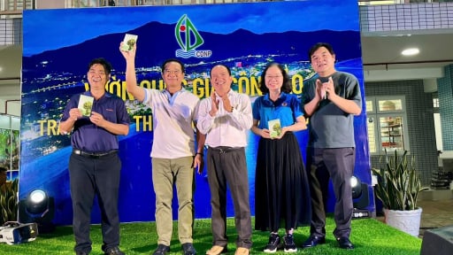 Thăm Vườn Quốc gia Côn Đảo, Chủ tịch UBND TP.Hồ Chí Minh được tặng một tấm hộ chiếu đặc biệt