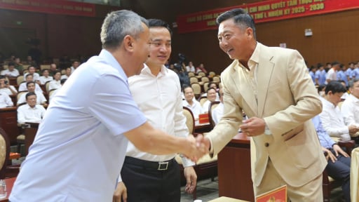 HLV Lê Huỳnh Đức nhận nhiệm vụ cùng dàn sao “số má” của V.League