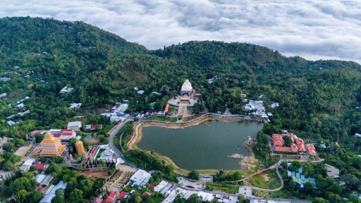 Nơi mây chạm đỉnh, rừng thì thầm gọi giấc an nhiên