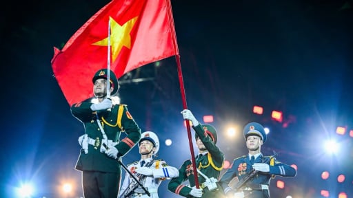Tập luyện trong đêm trên sân khấu hoành tráng tại “concert quốc gia” Tổ quốc trong tim