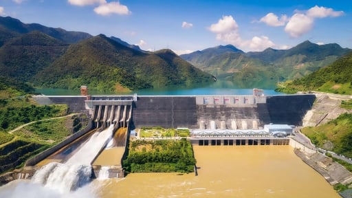 NÓNG: 16h chiều nay, 11/8, hồ thủy điện lớn nhất Việt Nam và Đông Nam Á mở một cửa đáy xả lũ