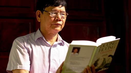 Nhà văn Dương Hướng: 'Cuốn tiểu thuyết thứ hai của tôi mười mấy năm chưa được cấp phép tái bản'
