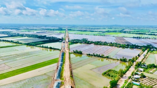 Cận cảnh đoạn cao tốc hơn 13.500 tỷ đồng Châu Đốc – Cần Thơ – Sóc Trăng đoạn qua tỉnh An Giang
