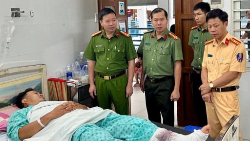 TIN NÓNG 24 GIỜ QUA: Lái xe gắn máy tông CSGT trọng thương; nữ sinh lớp 9 'mất tích bí ẩn' sau buổi liên hoan ở Hà Nội