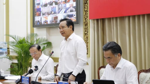 Chủ tịch TP.HCM chỉ đạo giải quyết dứt điểm chính sách cho cán bộ nghỉ việc khi sắp xếp tổ chức bộ máy