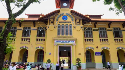 Kiến trúc trăm tuổi của Trường Đại học Sài Gòn: Viên ngọc ẩn mình giữa lòng thành phố 