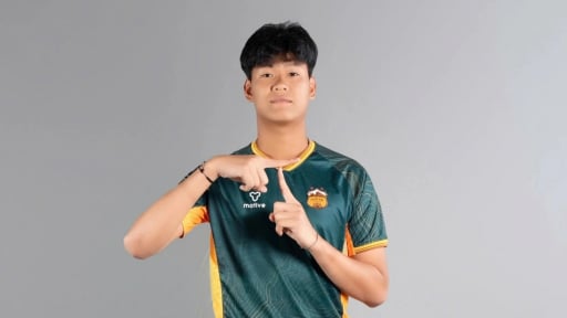 CLB HAGL trình làng tài năng trẻ cao 1m97