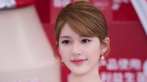 Triệu Lộ Tư tụt dốc sau loạt bê bối bán hàng, giả mạo danh xưng