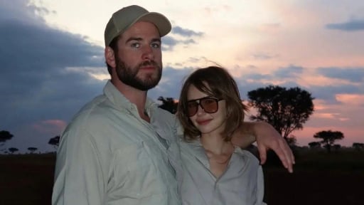 'Thần sấm' Liam Hemsworth 'dính' tin đồn đính hôn