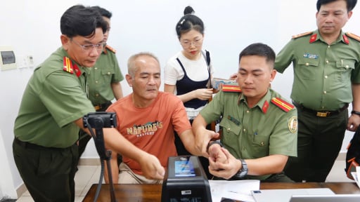  TP.HCM cấp định danh điện tử cho người nước ngoài: “Làm ngày đêm, phục vụ tận nơi”