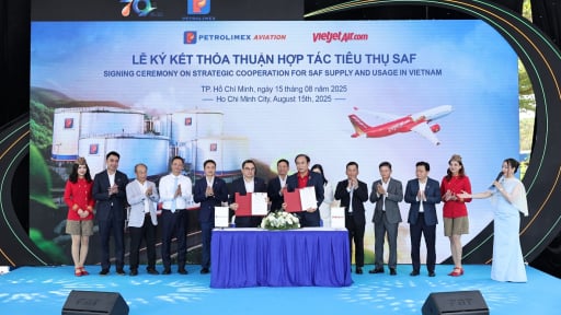 Petrolimex ra mắt Nhiên liệu hàng không bền vững (SAF) chào mừng 70 năm thành lập Tập đoàn